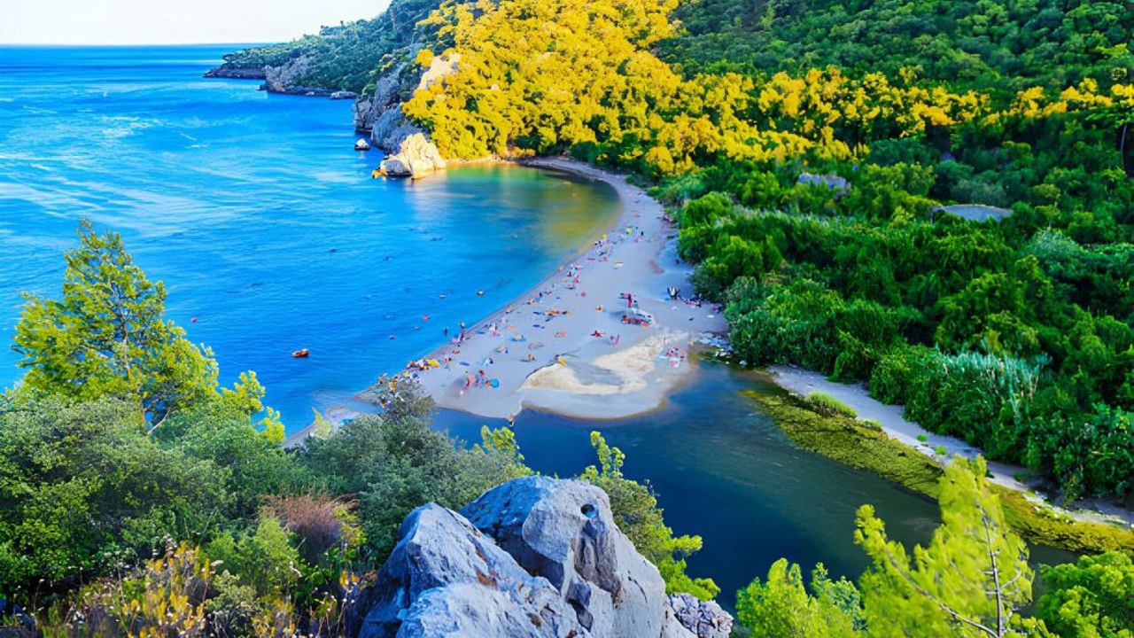 Antalya’da yeni turizm rekoru: Bir günde 100 bini aşkın yabancı turist geldi – Birlik Haber Ajansı