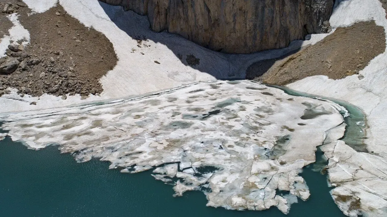 İlkbahar ve kış manzaraları bir arada: Buyer Gölü! – Birlik Haber Ajansı