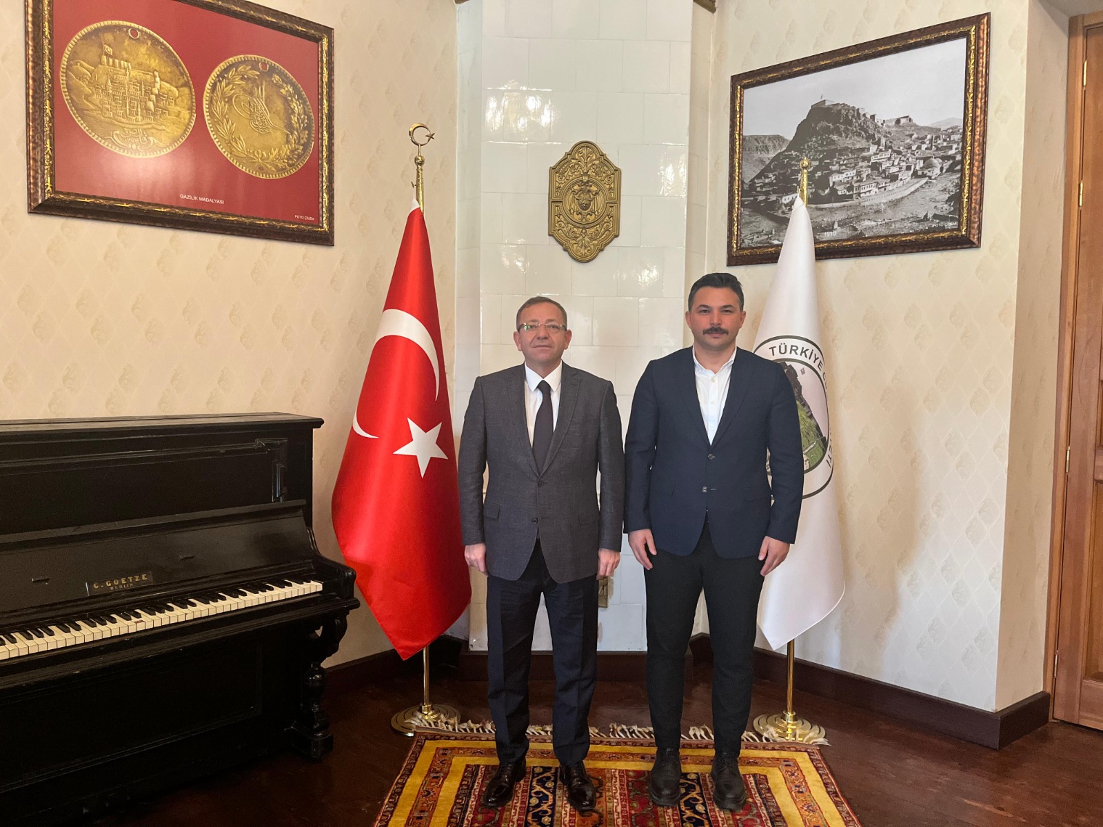 Kars Valisi Ziya Polat, Artvin Cumhuriyet Başsavcısı Yunus Emre Büyükyurt’u makamında ağırladı