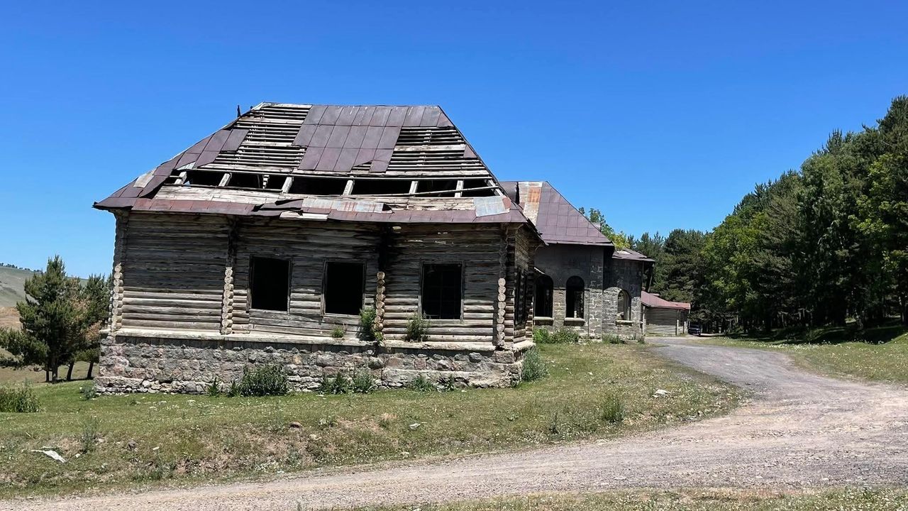 Tarihi Katarina Köşkü sahipsiz kaldı: Definecilerin ve hayvanların barınağına dönüştü – Birlik Haber Ajansı