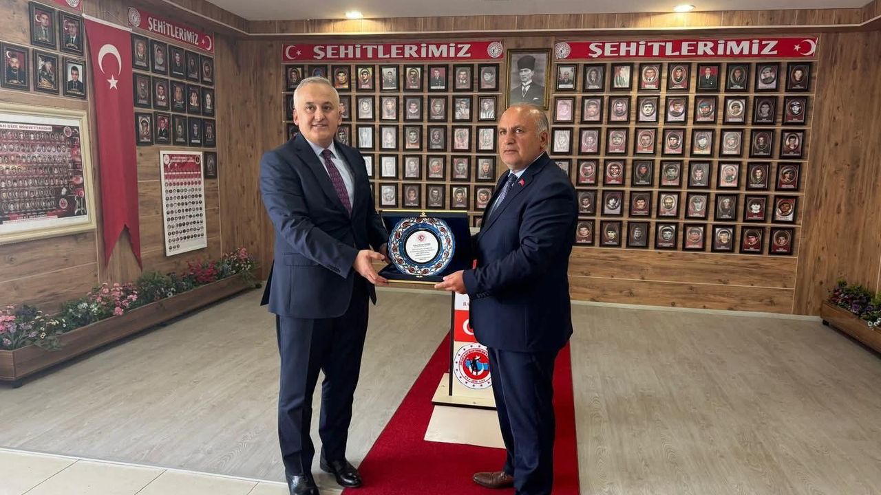 Genel Müdür Yardımcısı Ahmet Türköz’den Kars Şehit ve Gaziler Derneği’ne ziyaret – Birlik Haber Ajansı