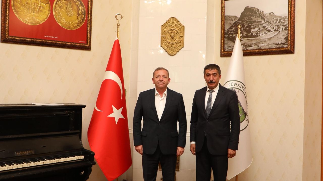 Vali Ziya Polat, Susuz Belediye Başkanı Oğuz Yantemur’u makamında kabul etti – Birlik Haber Ajansı