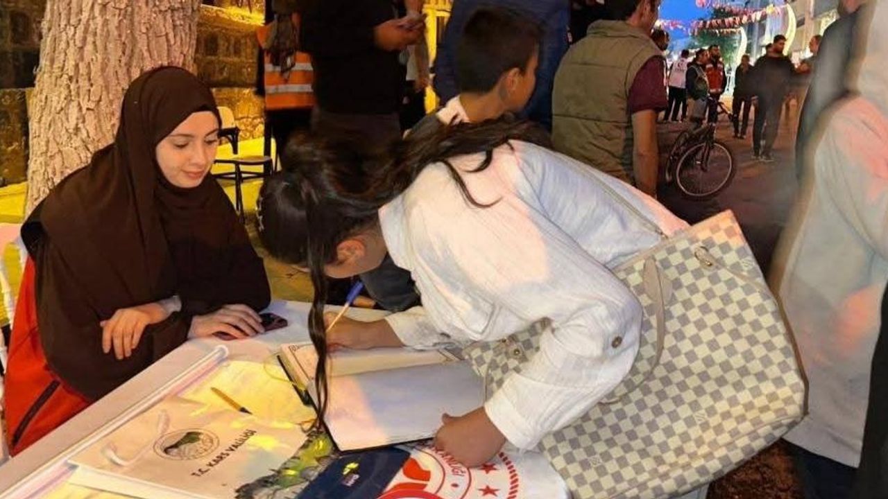 Kars’ta 15 Temmuz günü anı defteri stantları kuruldu – Birlik Haber Ajansı