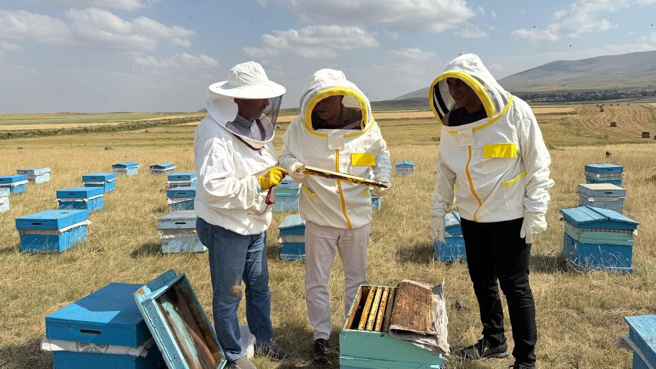 Kars Valisi Ziya Polat, bal sezonunun bereketli geçmesi temennisinde bulundu – Birlik Haber Ajansı