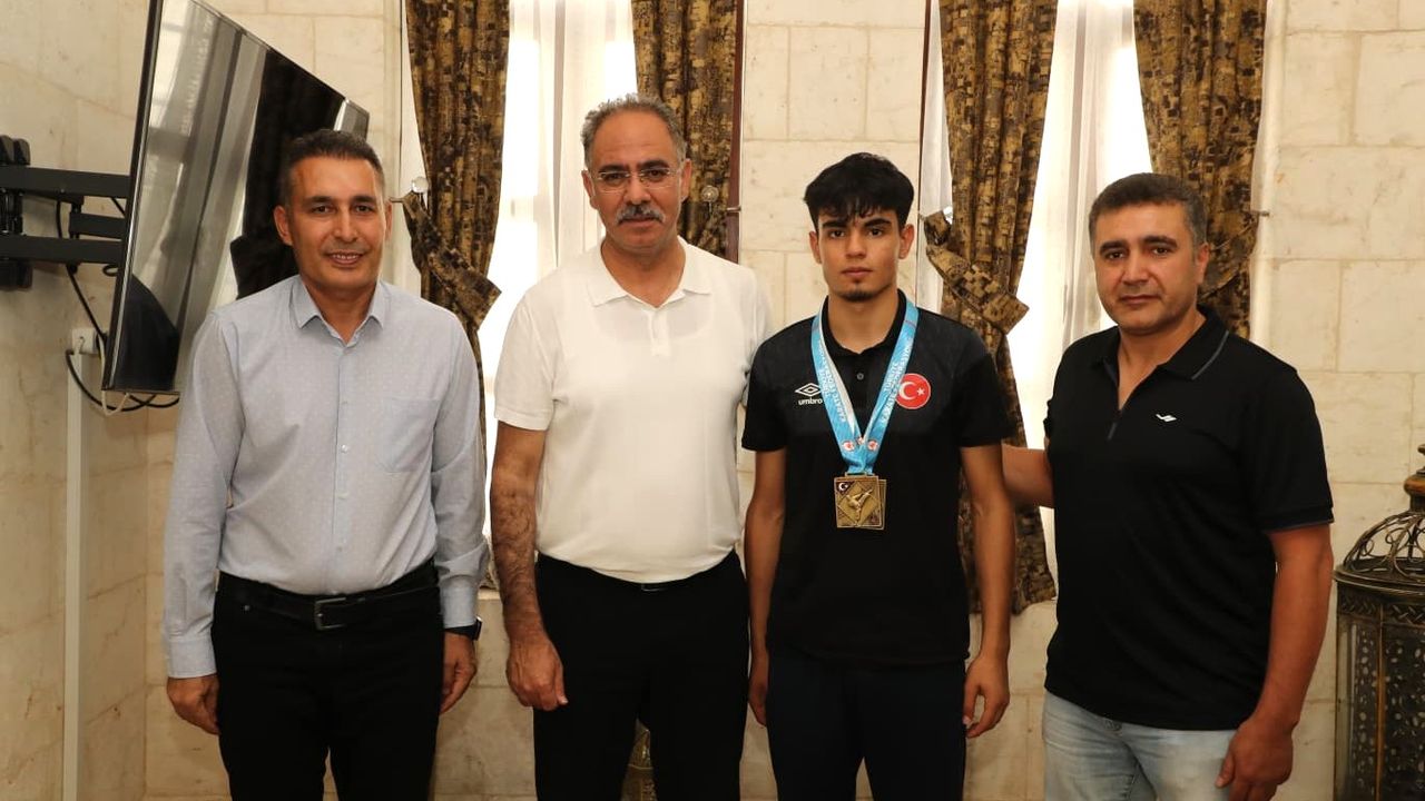 Başkan Kuş, Türkiye Şampiyonu karateciyi tebrik etti – Birlik Haber Ajansı