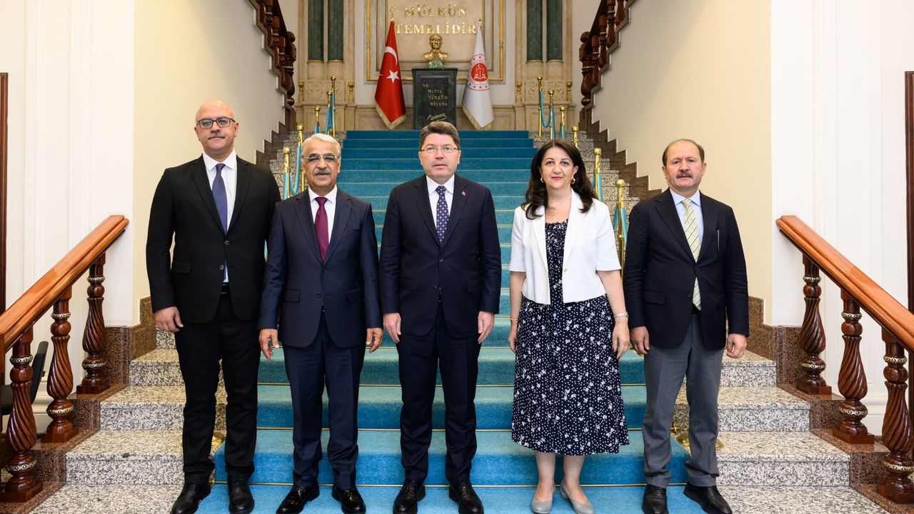Adalet Bakanı Tunç, DEM parti heyetiyle görüştü