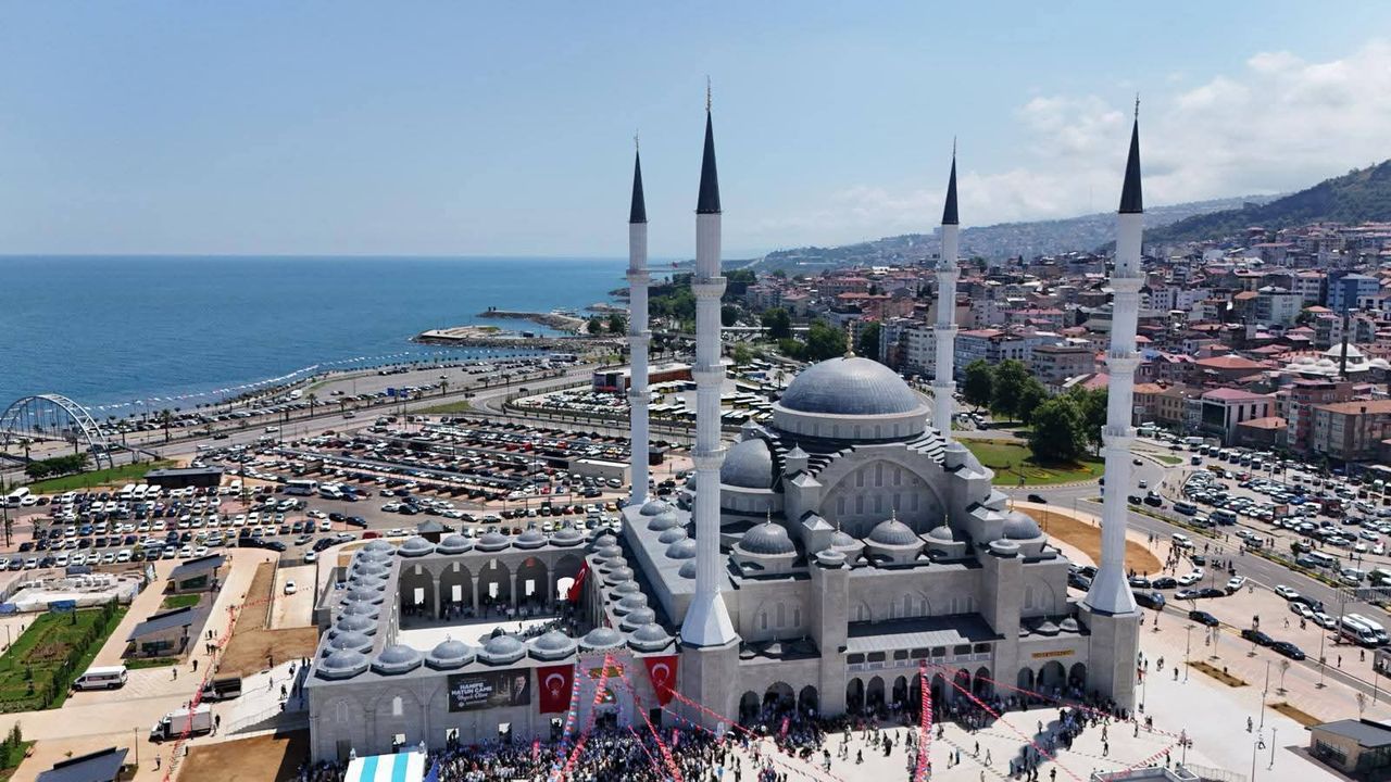 Doğu Karadeniz’in en büyük camisi Hanife Hatun Camii ibadete açıldı – Birlik Haber Ajansı