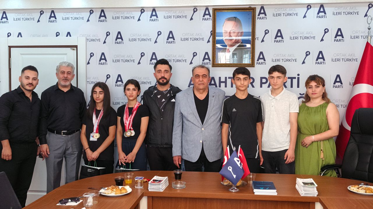 Başkan Tanrıtanır, Türkiye Ferdi Kick-boks ve Türkiye atletizm şampiyonlarını ağırladı – Birlik Haber Ajansı