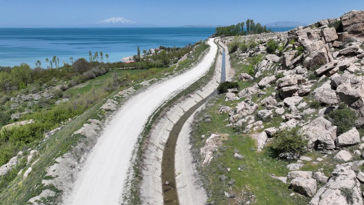 Van’da 2 bin 800 yıllık Şamram Kanalı’nın susuz kalması büyük soruna dönüştü – Birlik Haber Ajansı