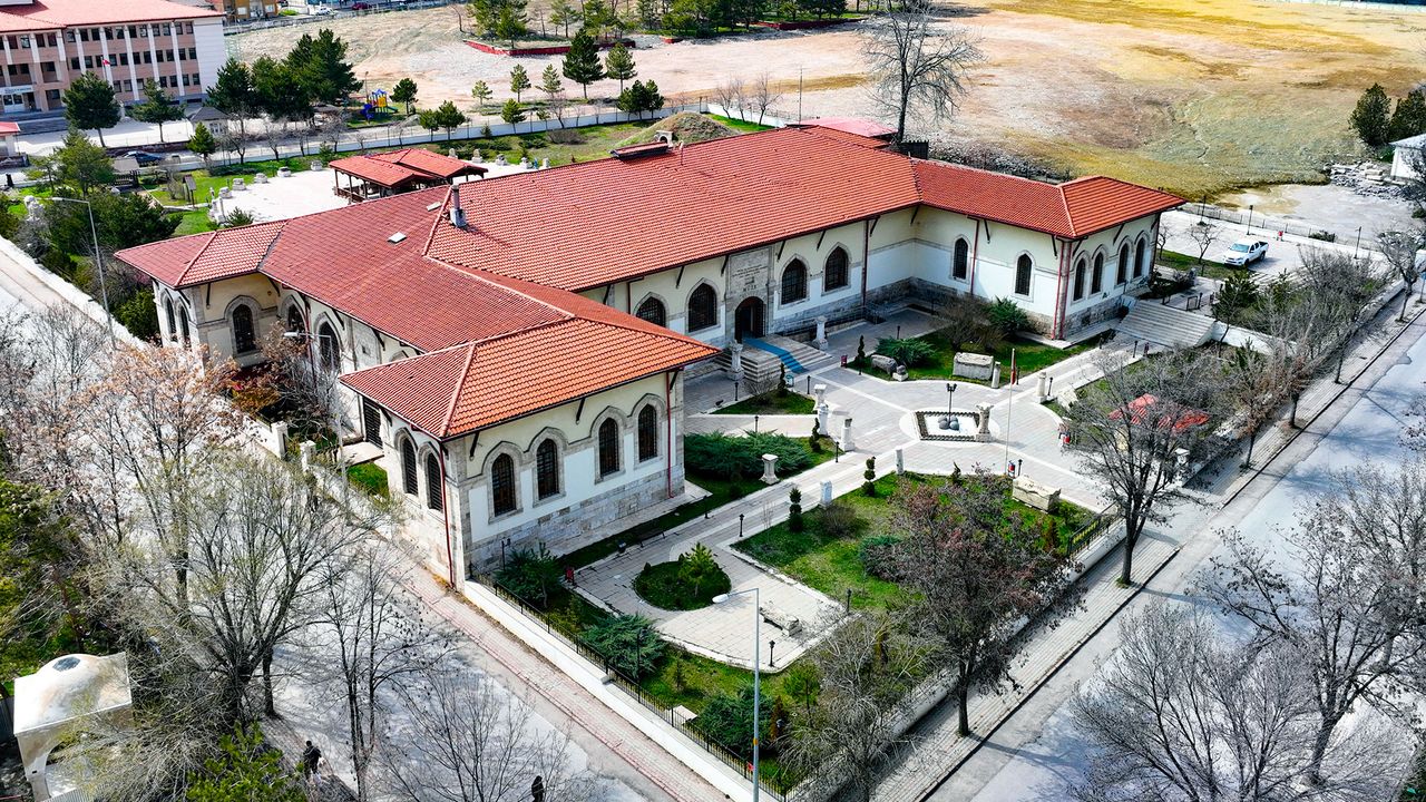 Hitit Kraliyetinden 4 kuşaklık miras: İspekçir Steli Sivas’ta sergileniyor – Birlik Haber Ajansı