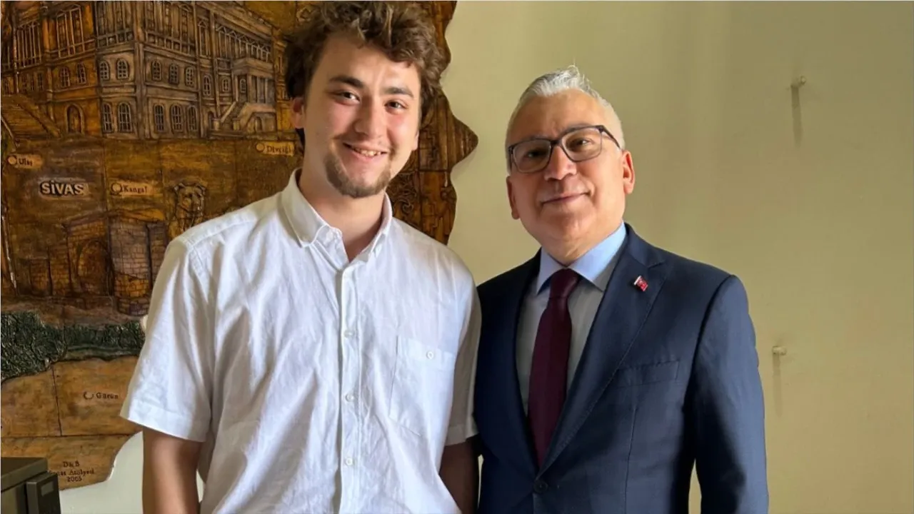 Vali Şimşek’ten genç gazeteciye tarih dolu Sivas anlatısı – Birlik Haber Ajansı