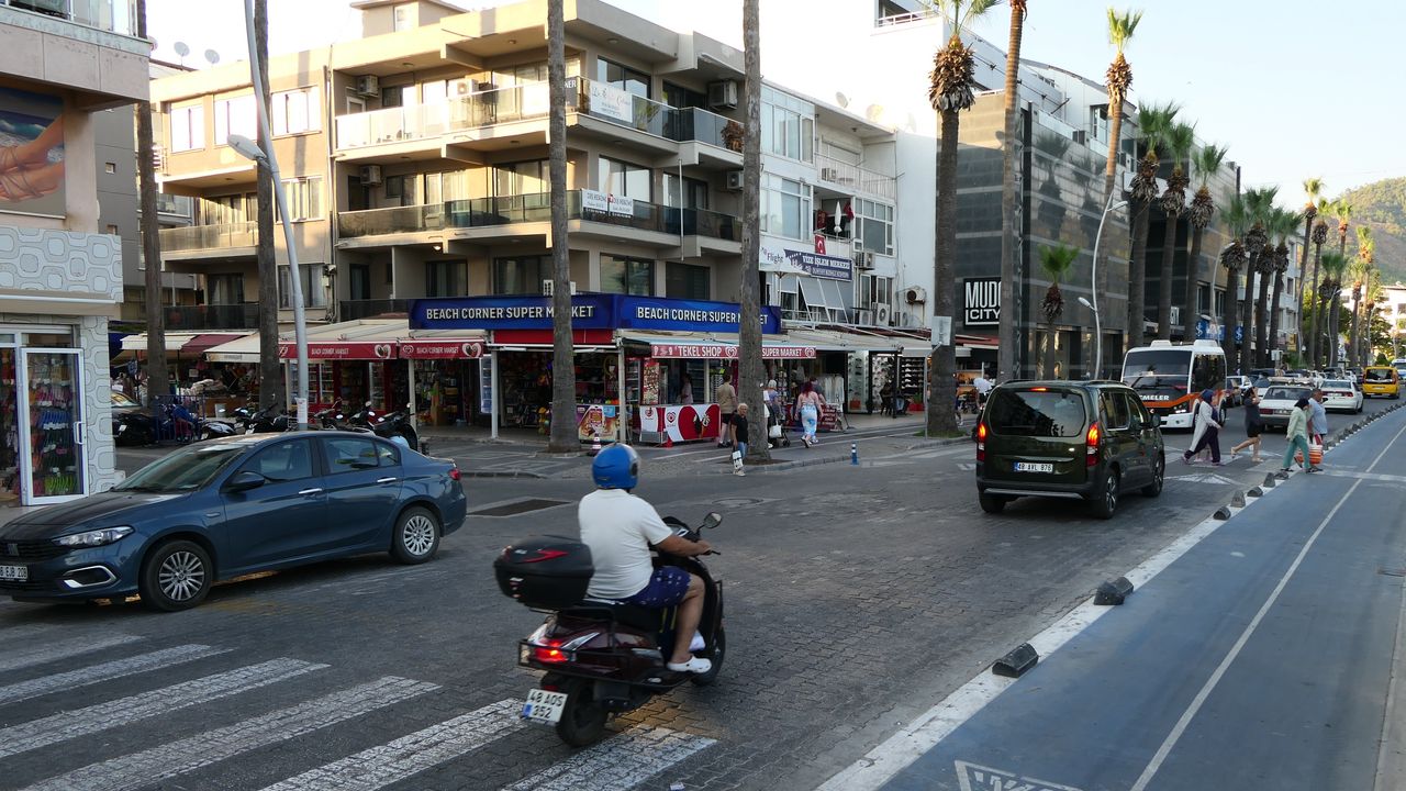 Burada araçlar da yayalar da şaşkın