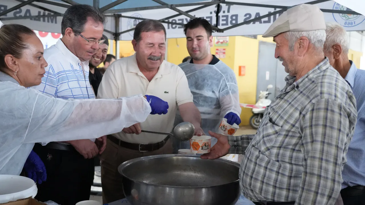 Milas Belediyesi vatandaşlara aşure ikram etti – Birlik Haber Ajansı