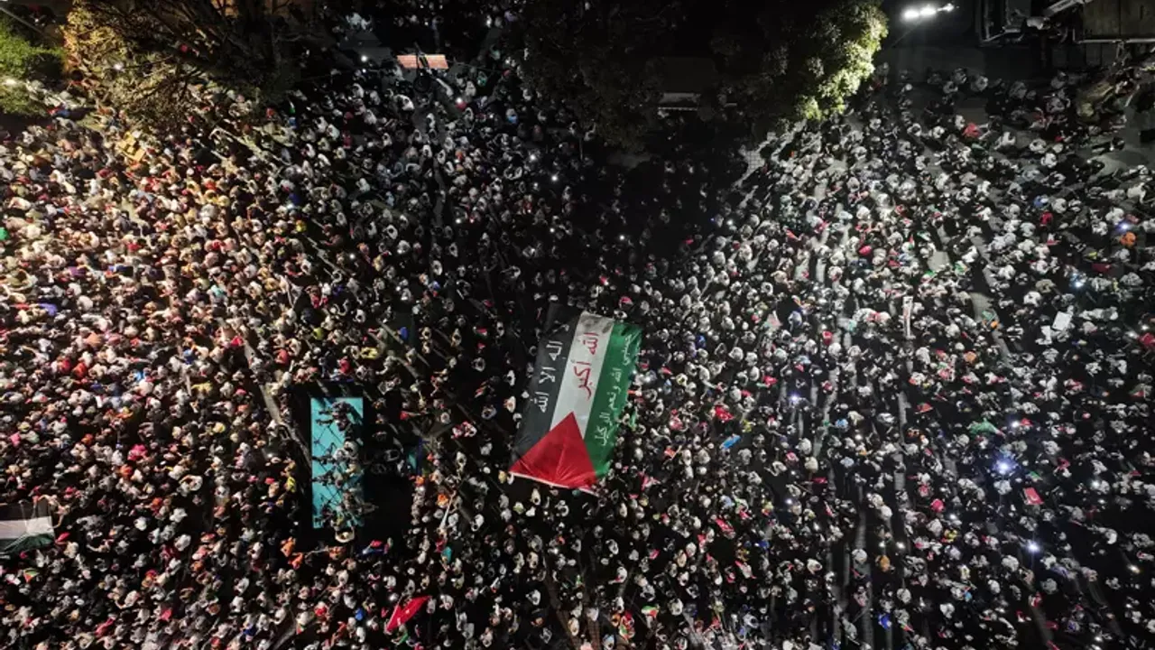 İstanbul’da “Gazze’ye Umut Işığı Ol” yürüyüşüne yoğun ilgi!!