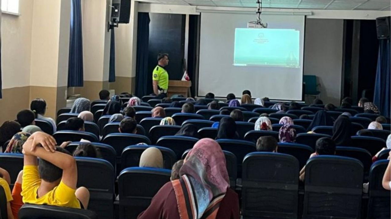 Kars’ta Kur’an kursu öğrencilerine trafik eğitimi verildi – Birlik Haber Ajansı