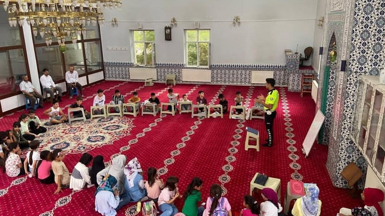 Akyaka’da yaz Kur’an kursu öğrencilerine trafik eğitimi – Birlik Haber Ajansı