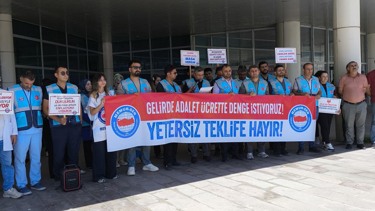 Memur-Sen Kars Şubesi: Türkiye Kamu-Sen, olarak bugün başlattığımız eylemlerimizi, yükselterek devam ettireceğiz – Birlik Haber Ajansı