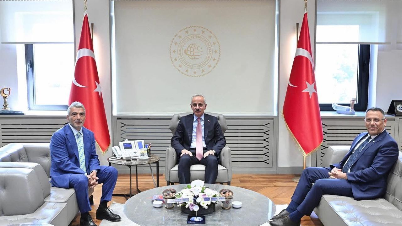 Ulaştırma ve Altyapı Bakanı Abdulkadir Uraloğlu’na Iğdır heyetinden ziyaret – Birlik Haber Ajansı