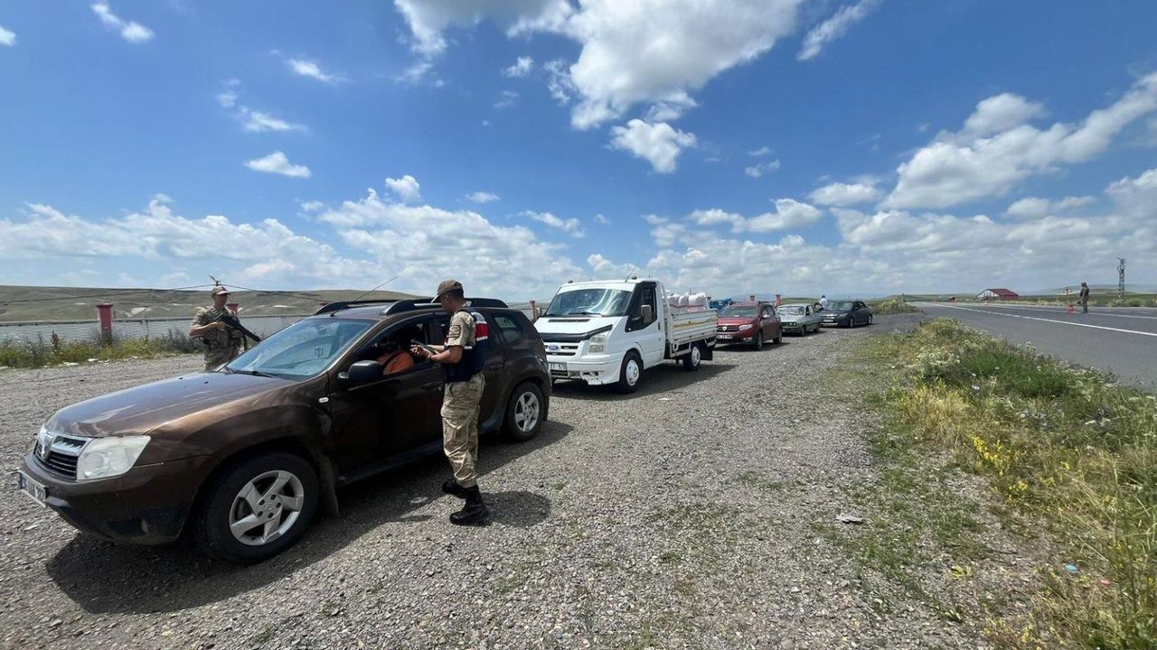 Kars İl Jandarma Komutanlığı’ndan düzensiz göçle mücadeleye yönelik huzur ve güven uygulaması – Birlik Haber Ajansı