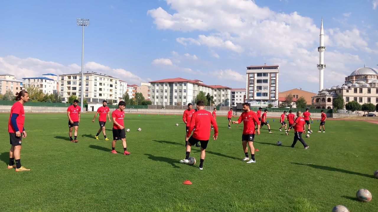 Kars 36 Spor, Emir Barlas koordinesinde ilk antrenmanına çıktı – Birlik Haber Ajansı