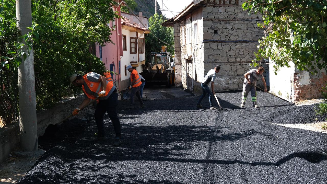 Güdül’de asfalt seferberliği: Yeşilöz’de çalışmalar sürüyor – Birlik Haber Ajansı