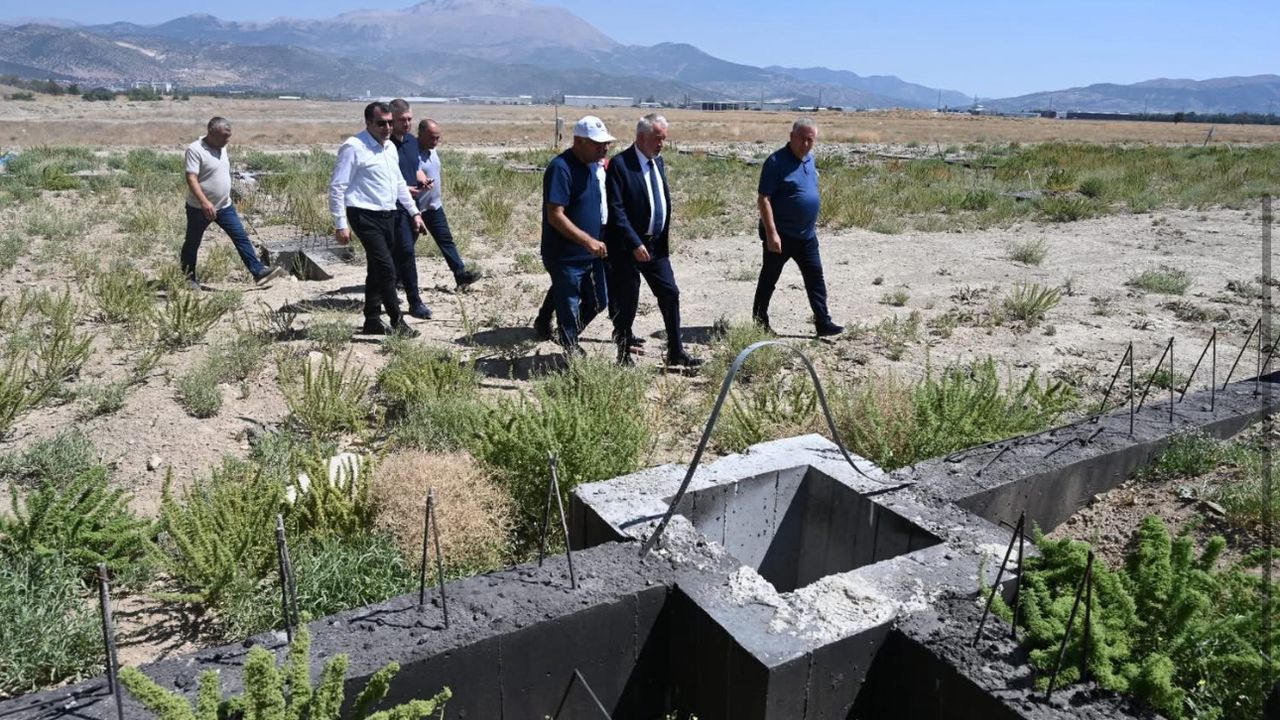 Başkan Başdeğirmen, Gül 2 Sanayi Sitesi’ndeki örnek dükkanları inceledi – Birlik Haber Ajansı
