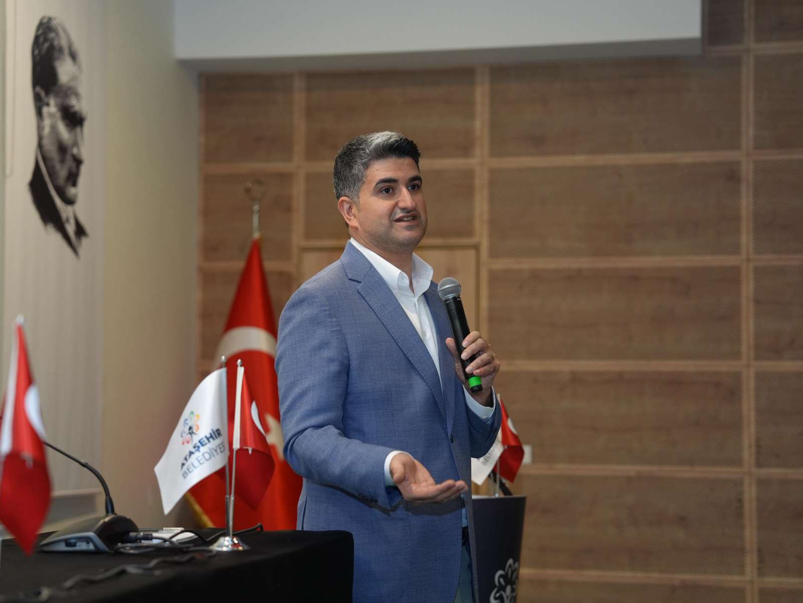 Ataşehir Belediye Başkanı Onursal Adıgüzel Kimdir!!