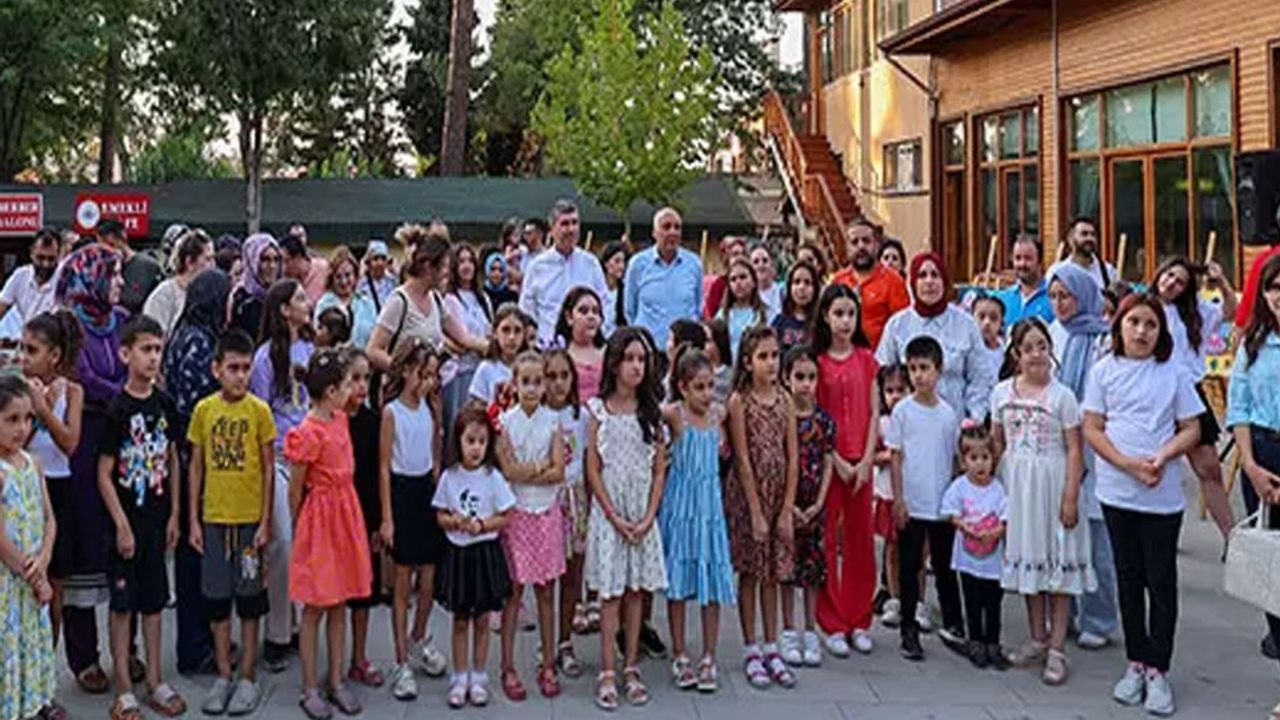 Burdur’da yaz sanat kursları sergisi açıldı – Birlik Haber Ajansı
