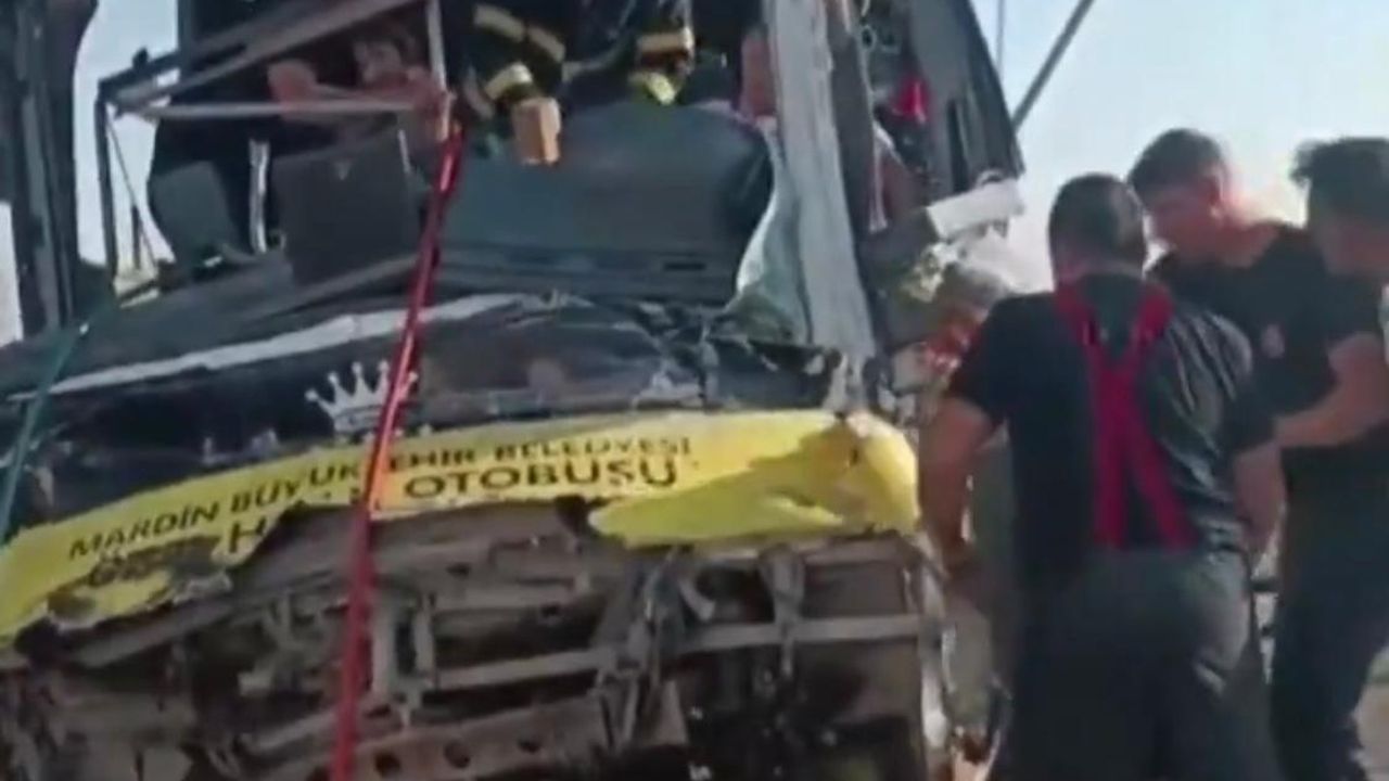 Mardin’de kaza: Halk otobüsü ile tır çarpıştı, 1 can kaybı – Birlik Haber Ajansı
