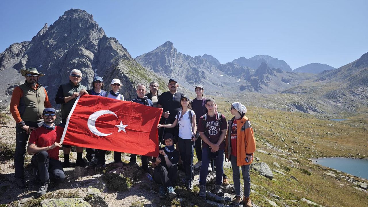 Türk Nöroloji ve Türk Algoloji Derneği’nden, Ağrı tedavisi için farkındalıkla Kaçkar Dağları’na tırmanış – Birlik Haber Ajansı