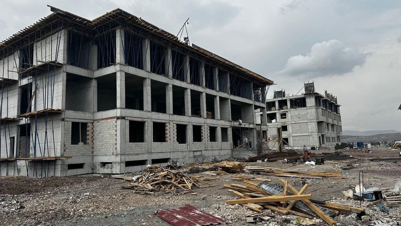 Kars'ta 20 derslikli GAMP Lisesi ve  4 adet atölye inşaatı devam ediyor