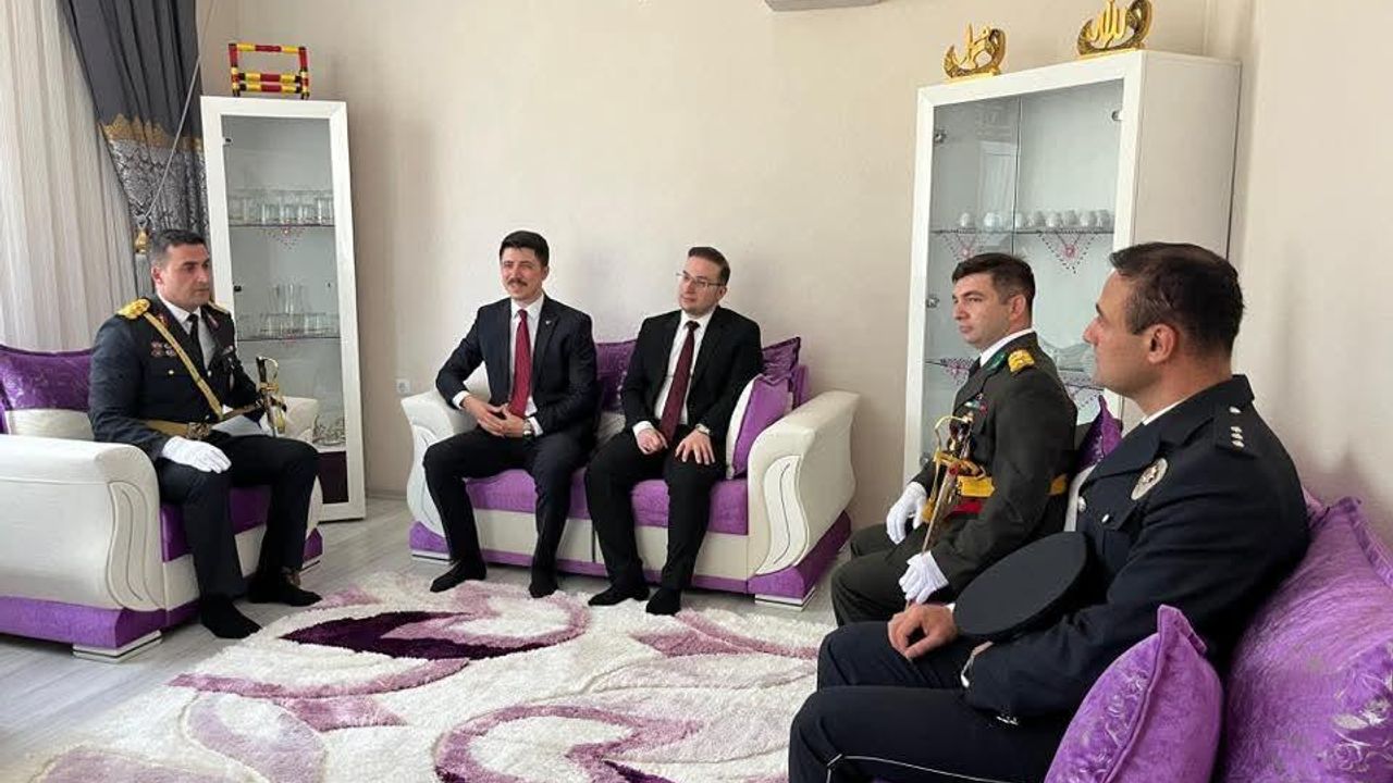 Digor Kaymakamı Kahraman’dan Şehit Hasan Baykız kabrini ziyaret etti – Birlik Haber Ajansı