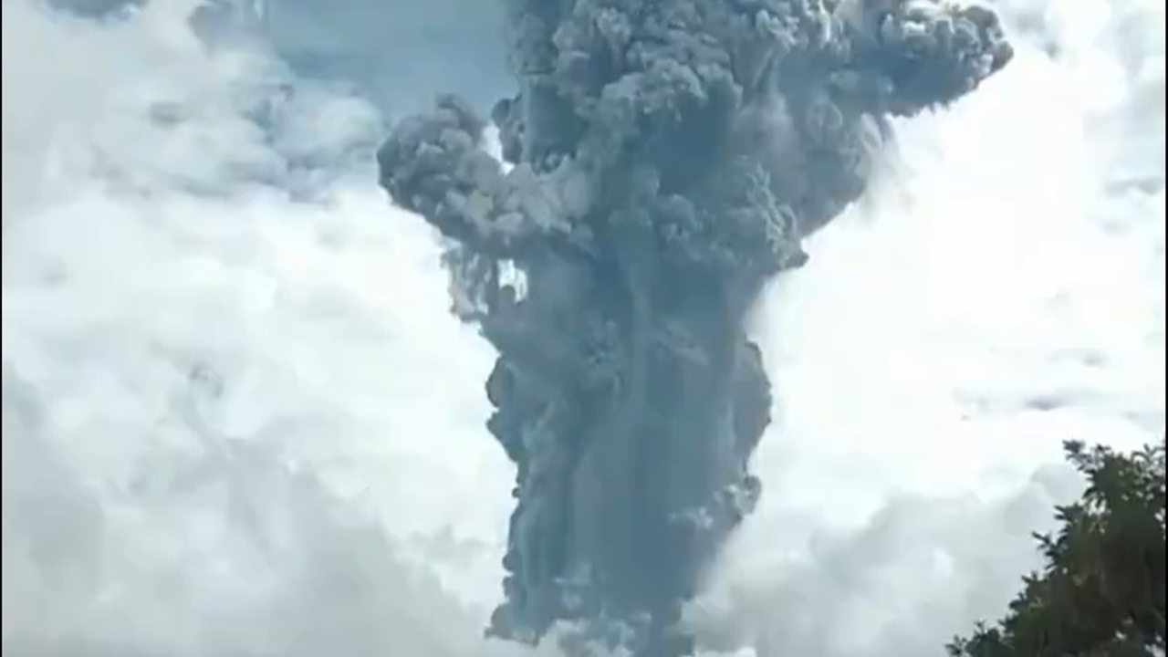 Semeru Yanardağı’nda art arda iki patlama – Birlik Haber Ajansı