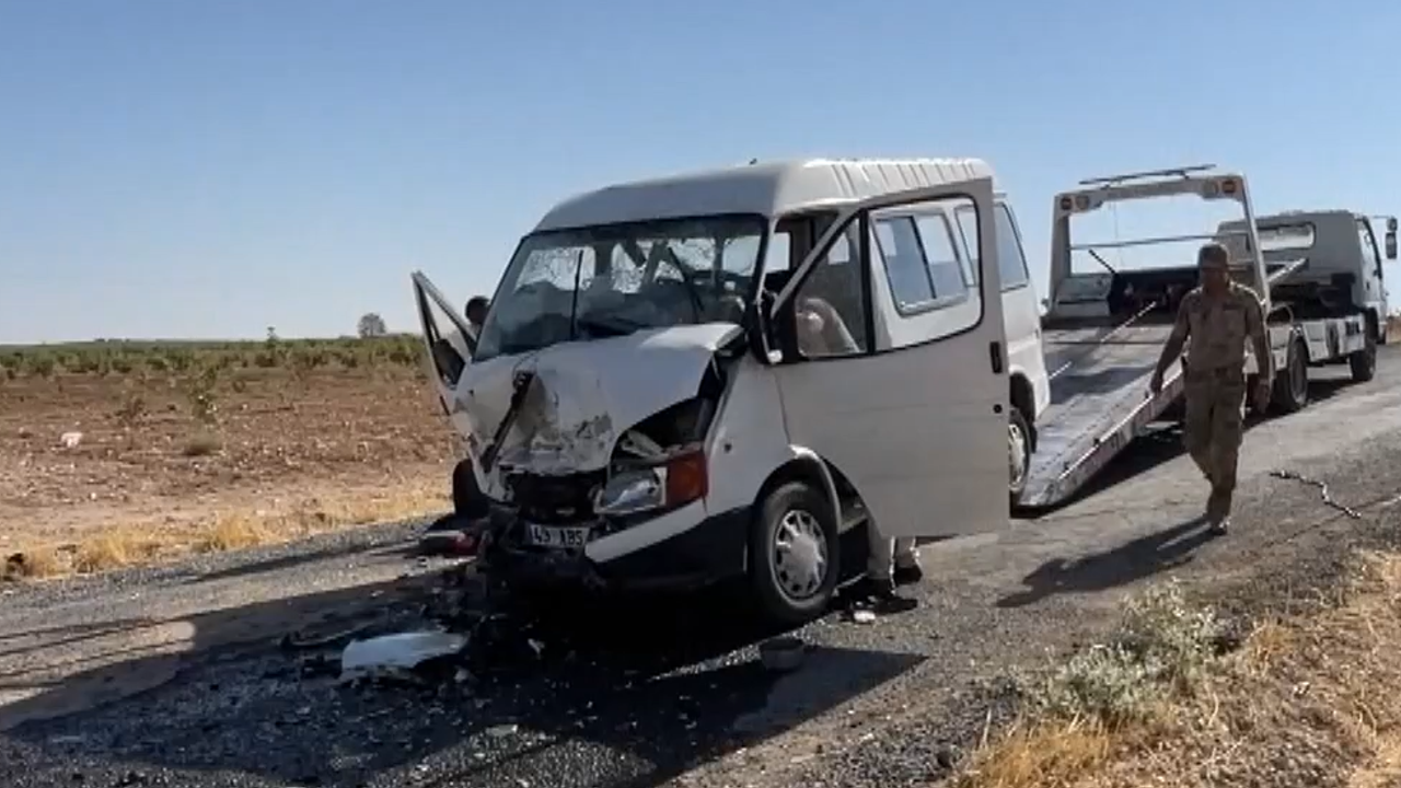 Şanlıurfa’da minibüs ile otomobil çarpıştı: 15 yaralı – Birlik Haber Ajansı