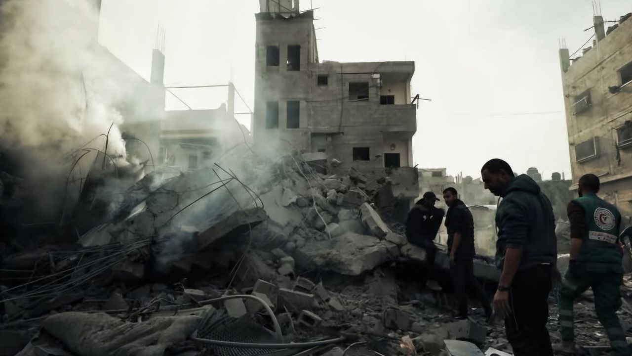 İsrail, son 72 saatte Gazze’de 5 çok katlı bina ve 350 çadırı vurdu – Birlik Haber Ajansı