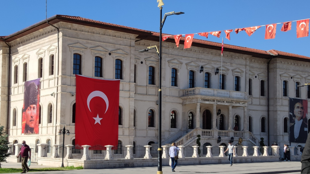Başkan Hakan Bakar: Cumhuriyet meşalesi yolumuzu aydınlatmaktadır – Birlik Haber Ajansı