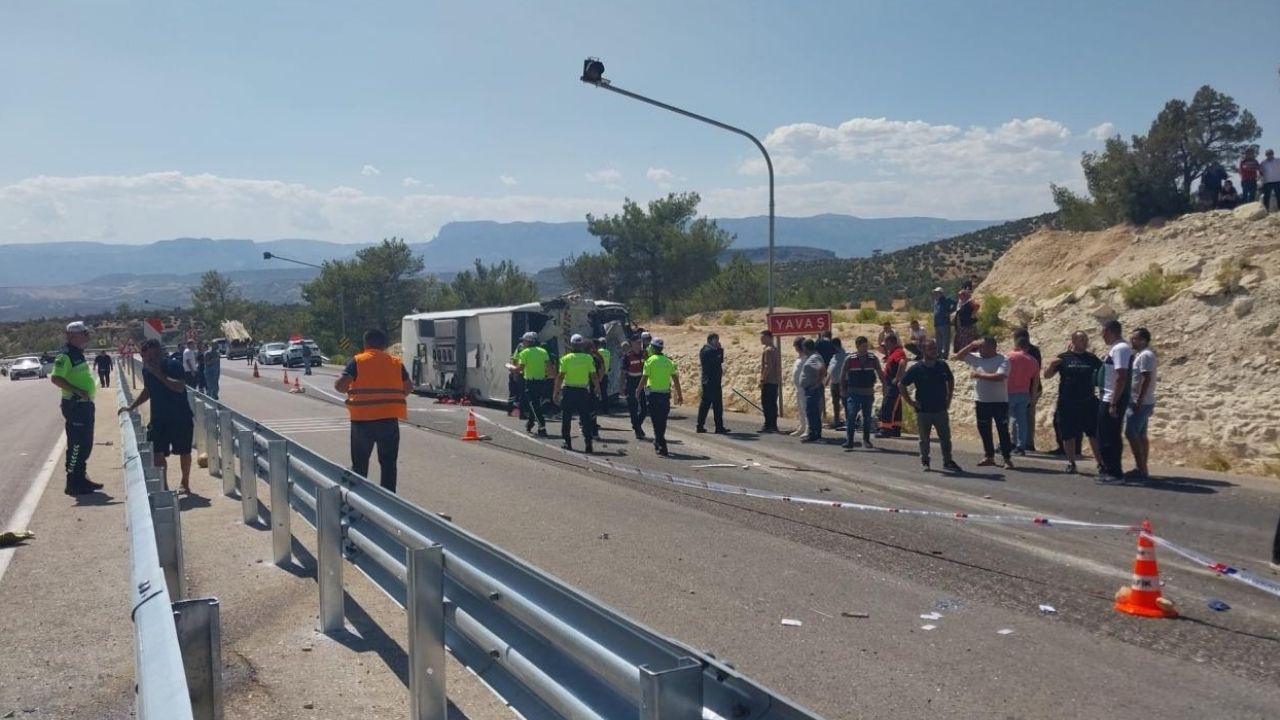 Mersin’de yolcu otobüsü ile kamyon çarpıştı: Ölü ve yaralılar var – Birlik Haber Ajansı