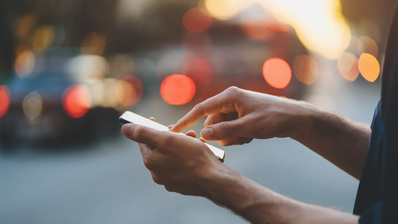 Facebook ve Instagram, İngiltere'de reklamsız abonelik sunacak