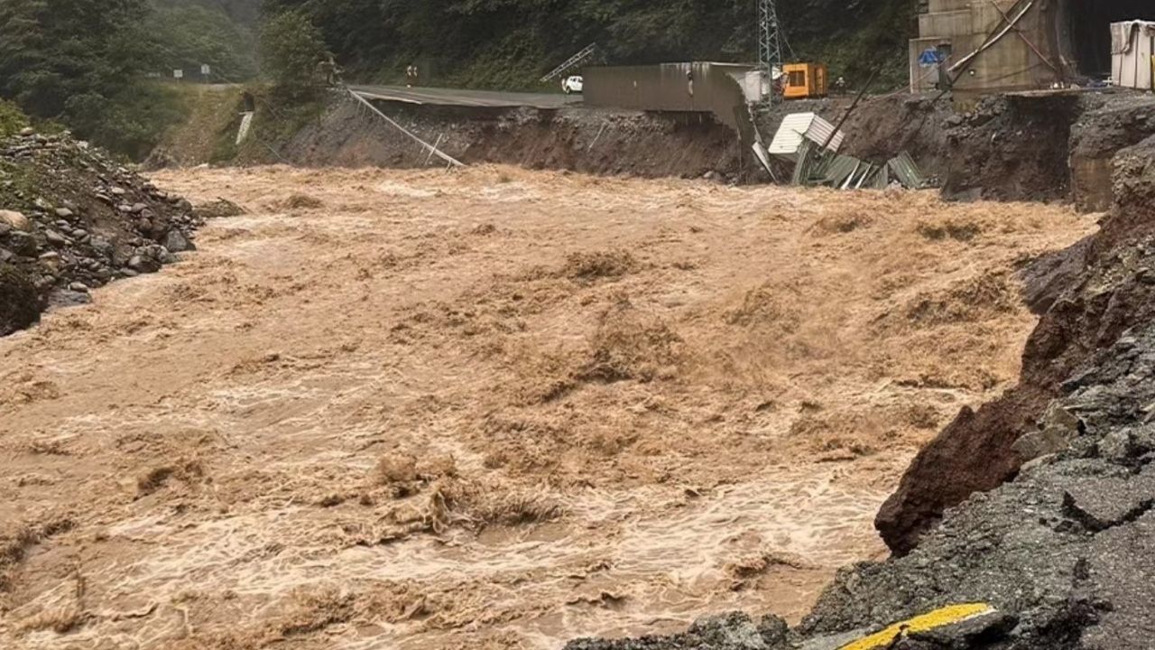 Rize’de şiddetli yağış Ayder Yaylası’nı felç etti: 1500 kişi mahsur kaldı – Birlik Haber Ajansı