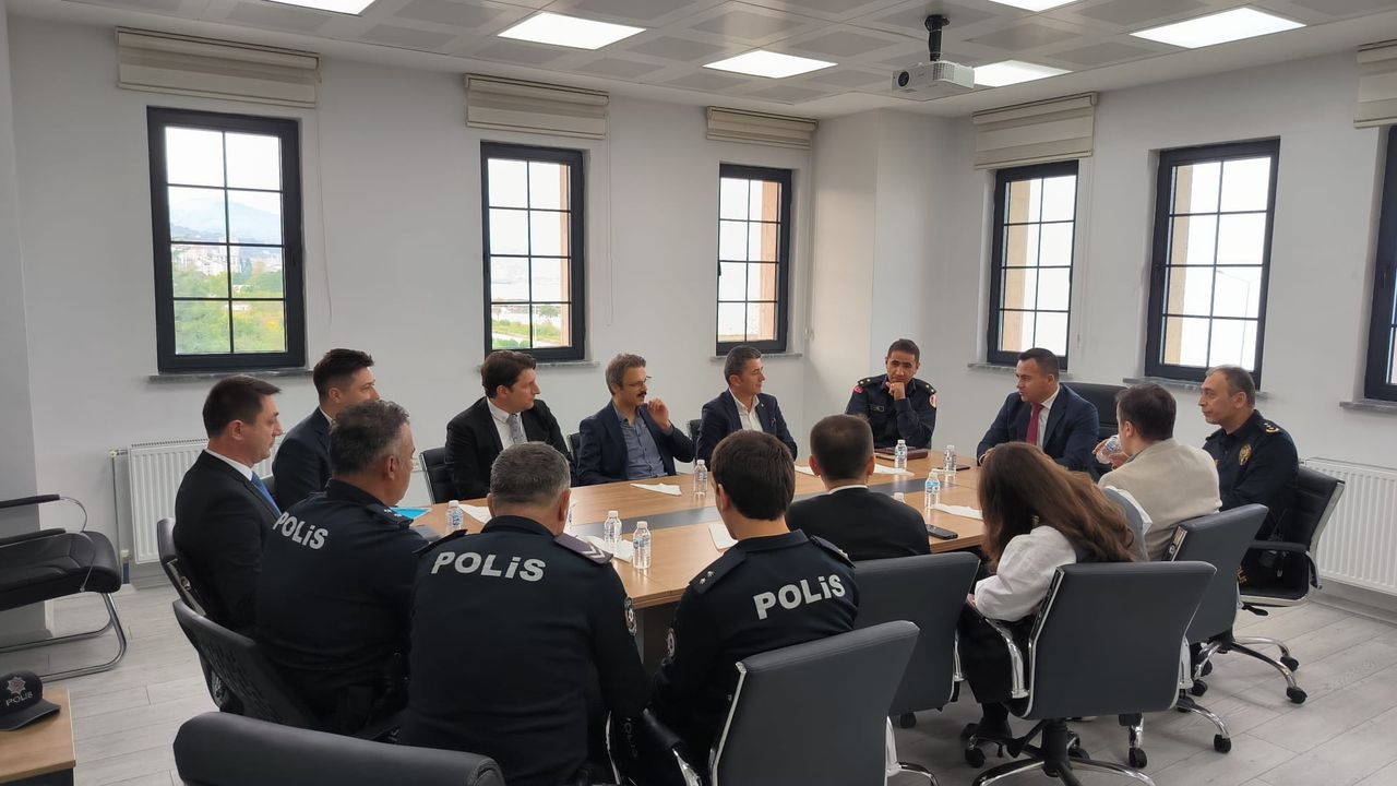 Kaymakam Dr. Uzan; “ Bilgi güvenliği konusunda hem kurumların hem de bireylerin duyarlı olması gerekiyor.” – Birlik Haber Ajansı