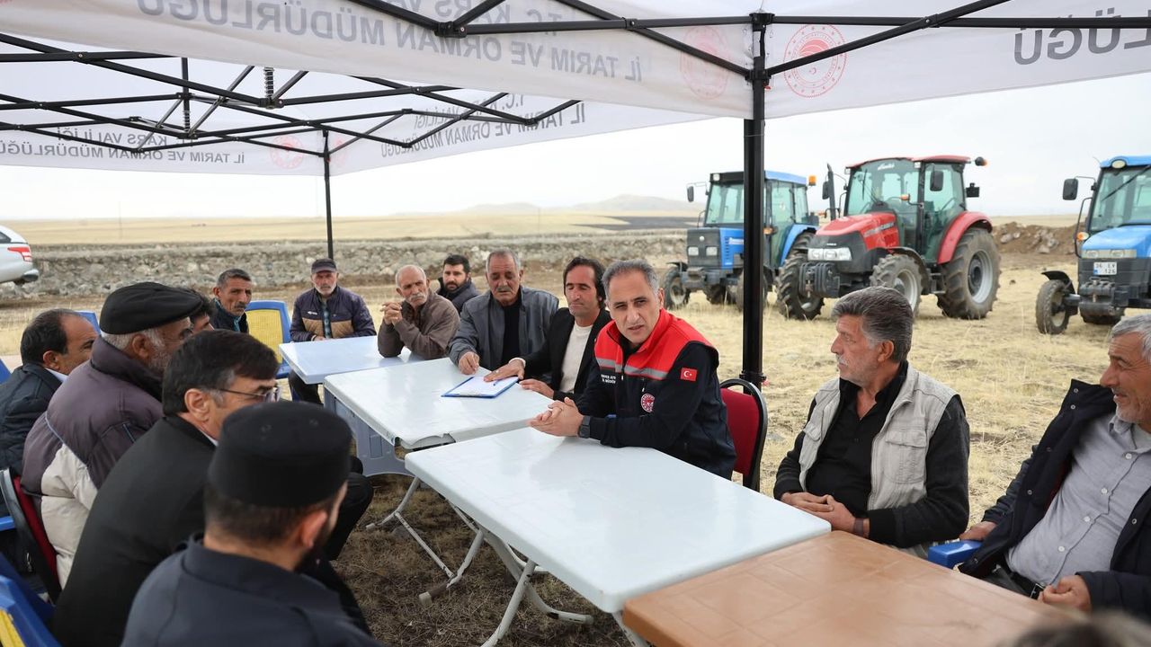 Kars Tarım İl Müdürü Enver Aydın, Başgedikler Köyü Merası’nda yetiştiricilerle bir araya geldi – Birlik Haber Ajansı