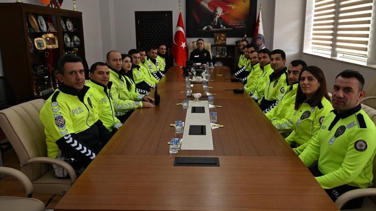 Kars İl Emniyet Müdürü Tombul, trafik personeliyle bir araya geldi – Birlik Haber Ajansı