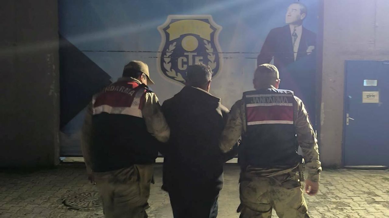 Kars’ta dolandırıcılık suçundan 7 yıl 6 ay kesinleşmiş hapis cezası bulunan şahıs yakalandı – Birlik Haber Ajansı