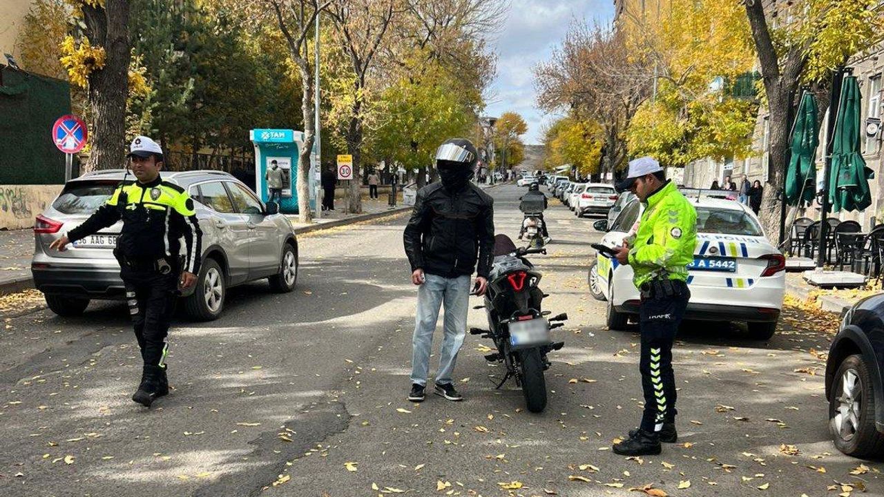 Kars’ta motosikletli kuryelere yönelik trafik denetimi Gerçekleştirildi – Birlik Haber Ajansı