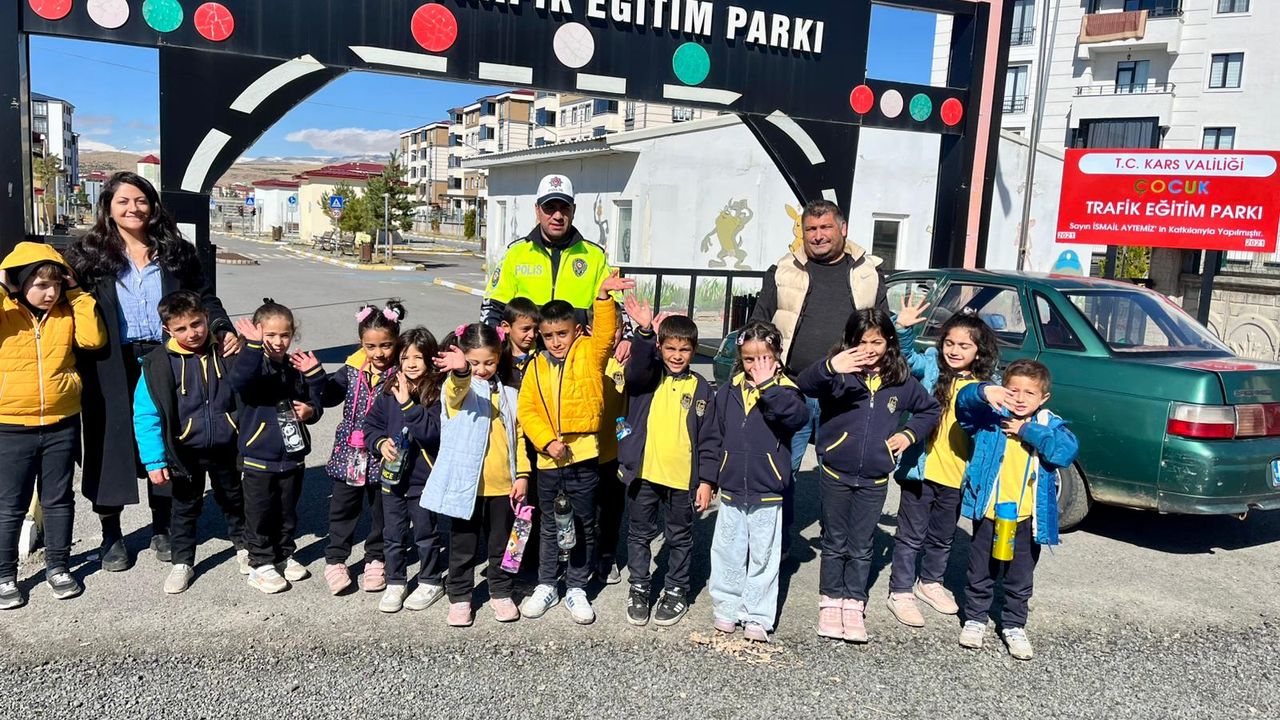 Kars’ta öğrencilere temel trafik eğitimi verildi – Birlik Haber Ajansı