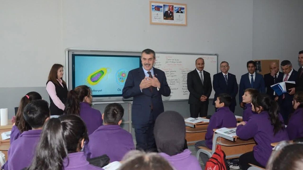 Milli Eğitim Bakanı Yusuf Tekin, Sarıkamış Fen Lisesi’ni ziyaret ederek incelemelerde bulundu – Birlik Haber Ajansı
