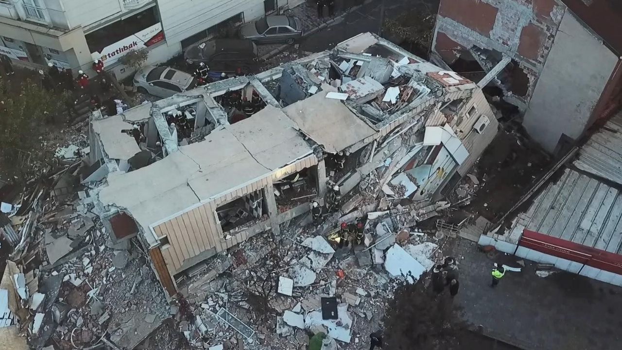 Gebze’de çöken bina enkazdan bir çocuğun cansız bedeni çıkarıldı – Birlik Haber Ajansı