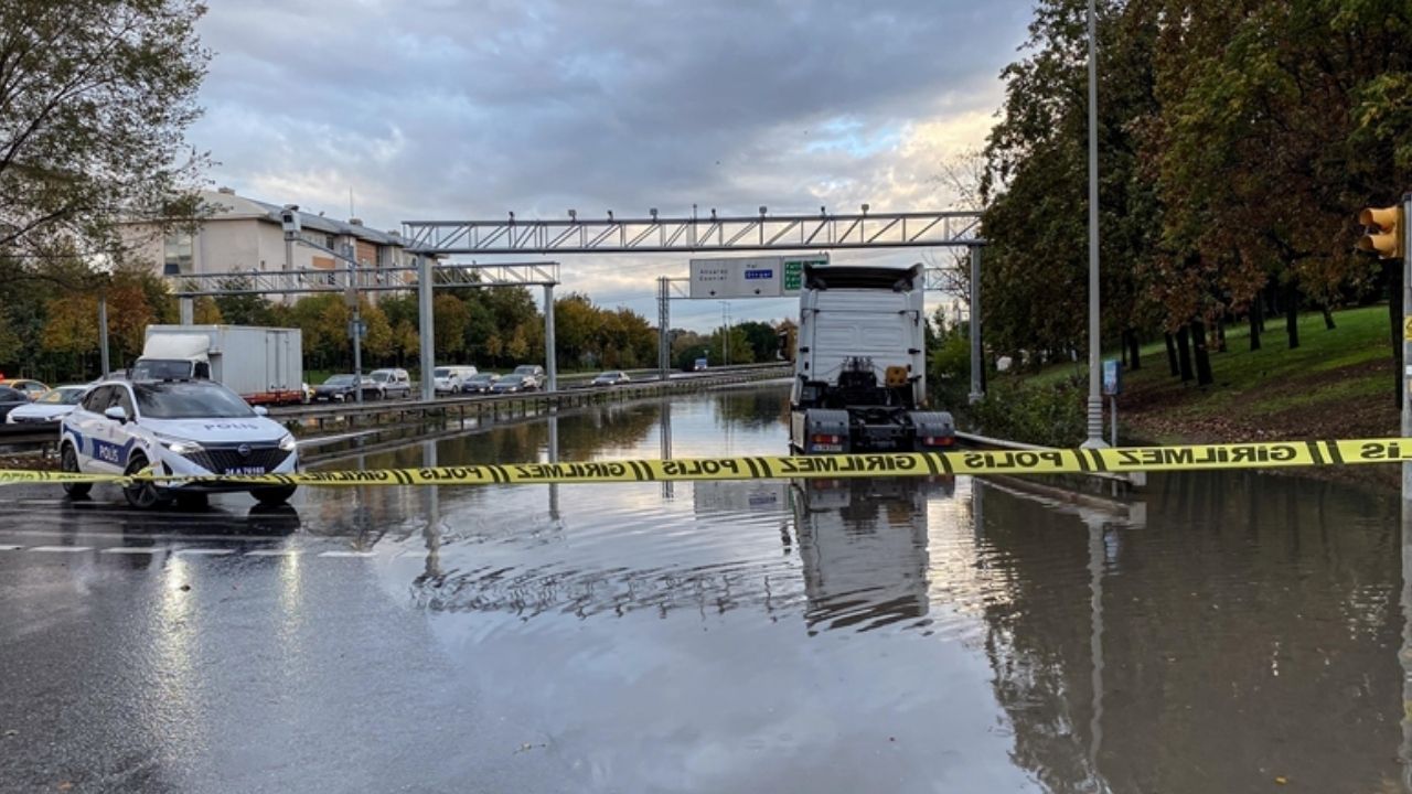 İstanbul’da sağanak hayatı felç etti: Yollar göle döndü – Birlik Haber Ajansı