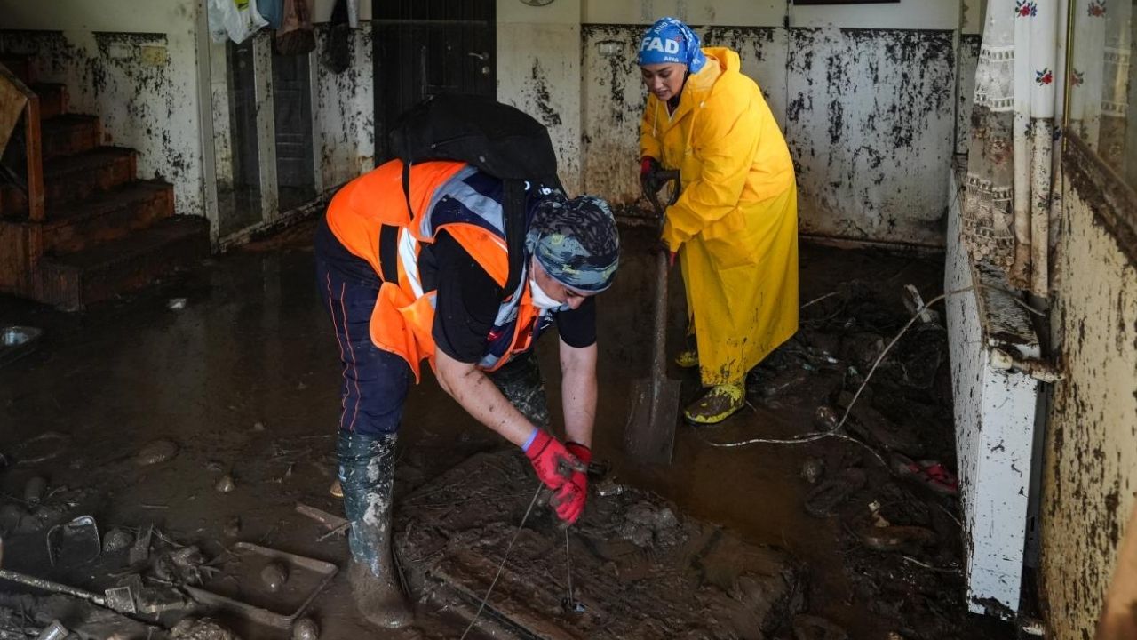 İzmir Foça’da selin yaraları sarılıyor – Birlik Haber Ajansı