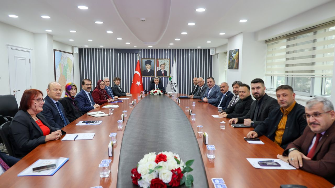 Artvin’de Vali Ergün başkanlığında İl İstihdam ve Mesleki Eğitim Kurulu toplantısı yapıldı – Birlik Haber Ajansı